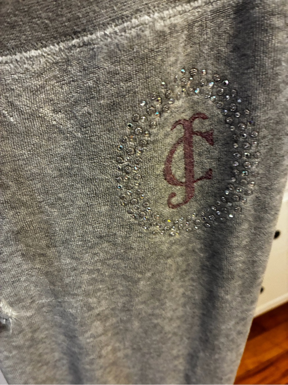 💖 RARE Vintage Juicy Couture Grey Velour Track Pants w/ Rhinestones (Size S) - Picture 4 of 5